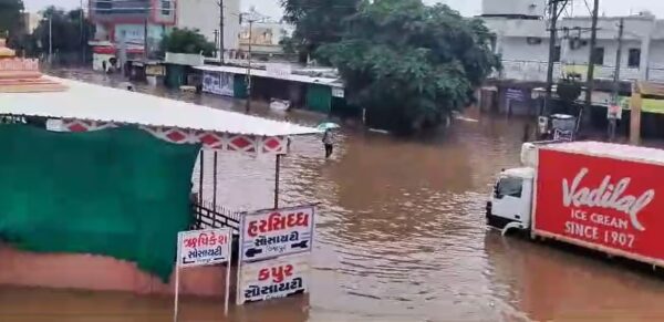 Rain In Vijapur (Video): મહેસાણા જિલ્લાના વિજાપુરમાં મેઘ તાંડવ, 7 ઈંચથી વધુ વરસાદ; મહેસાણામાં 27 ઓગસ્ટ સુધી ભારે વરસાદની આગાહી