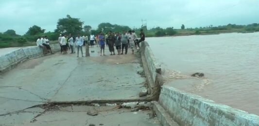 Bridge Collapsed: હળવદમાં 1 વર્ષ પહેલા જ બનેલો પુલ ધરાશાયી