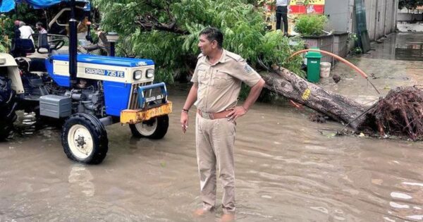 Weather Update: દેશના 22 રાજ્યોમાં ભારે વરસાદની આગાહી, ગુજરાતના સૌરાષ્ટ્ર અને કચ્છમાં રેડ એલર્ટ, મહારાષ્ટ્રમાં યલો એલર્ટ…