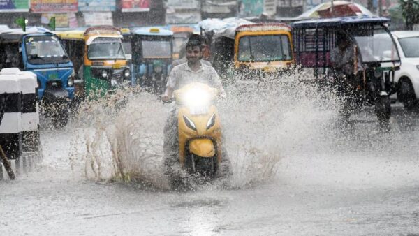 Weather Update: દેશના 22 રાજ્યોમાં ભારે વરસાદની આગાહી, ગુજરાતના સૌરાષ્ટ્ર અને કચ્છમાં રેડ એલર્ટ, મહારાષ્ટ્રમાં યલો એલર્ટ…