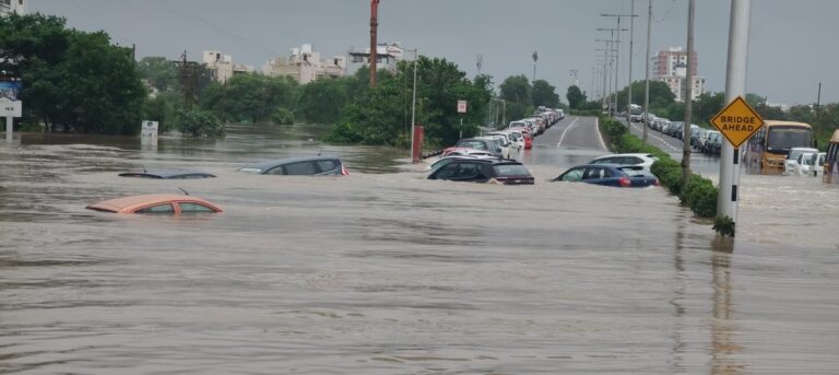 Vadodara Rain: ઘરની બહાર જતા પહેલા સાવધાન, વડોદરામાં પૂરની સ્થિતિ, વિશ્વામિત્રી નદીનું સંકટ યથાવત