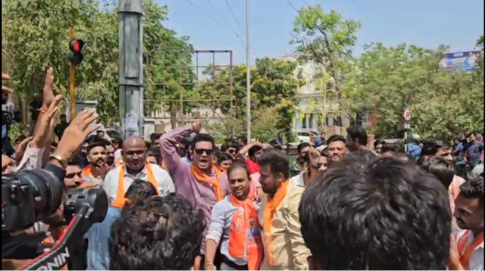 અમદાવાદમાં ભાજપ યુવા મોરચાનો ટાઉનહોલ બહાર વિરોધ