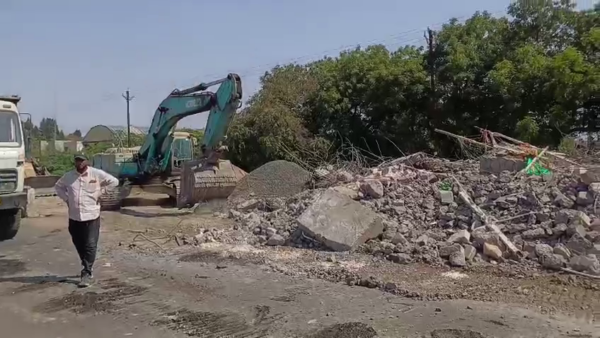 Rajkot Amdavad Highway પરની દરગાહ તોડી પડાઈ