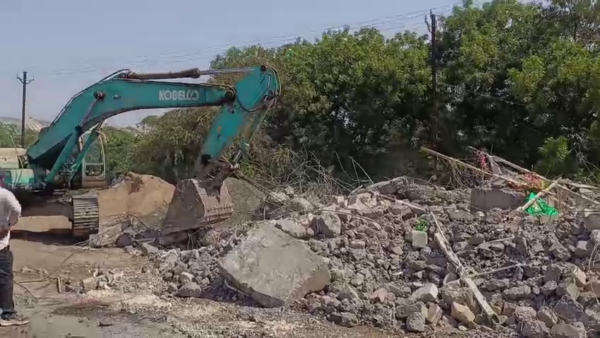 Rajkot Amdavad Highway પરની દરગાહ તોડી પડાઈ