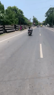નવસારી શહેરમાં બેફામ સ્ટંટબાજી કરતો યુવક #stunt #navsari #navsaripolice
