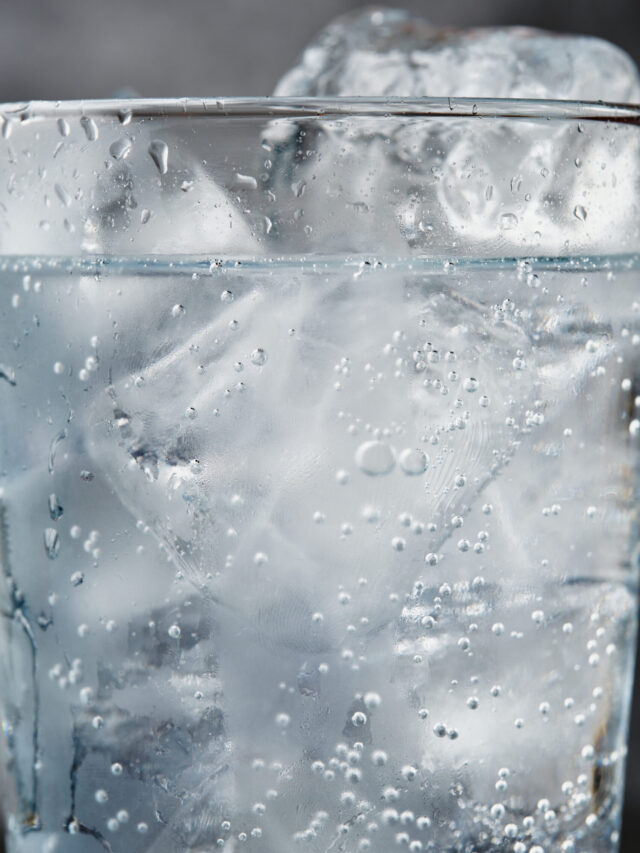 refreshing-ice-drink-with-tonic-2025-04-04-17-33-11-utc