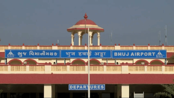 ભારતના એરપોર્ટ હાઈ એલર્ટ પર ૨૮ એરપોર્ટ બંધ #indiaairport #flightsstatus #airport #OperationSindoor2 #IndiaPakistanWar #OperationSindhoor