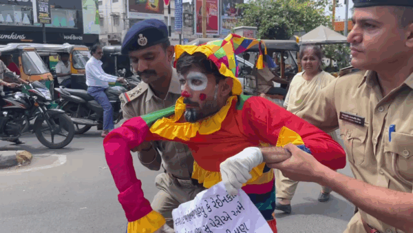 જોકર બનીને હેલ્મેટનો વિરોધ #helmet #trafficpolice #jokerhelmet #gujarat #police