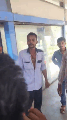 Rajkot BRTS બસના ડ્રાઇવરની દાદાગીરી પેસેન્જરને જાહેરમાં ફડાકો ઝીંક્યો #brts #viralvideo #brtsdriver #passengerfight