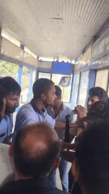 Rajkot BRTS બસના ડ્રાઇવરની દાદાગીરી પેસેન્જરને જાહેરમાં ફડાકો ઝીંક્યો #brts #viralvideo #brtsdriver #passengerfight