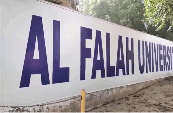 દિલ્હી કાર વિસ્ફોટ પછી ઈડીના રડાર પર અલ-ફલાહ યુનિવર્સિટી: વિદેશી ફંડિંગ અને આતંકી કડીની તપાસ શરૂ #DelhiBlast #AlFalahUniversity #EDInvestigation #IndiaNews #TerrorFunding #RAW #SecurityAlert #BreakingNews