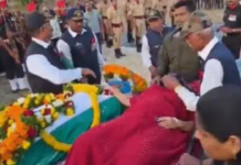 Tragedy in Satara:8 કલાક પહેલાં દીકરીનો જન્મ, સ્ટ્રેચર પર પત્ની… તિરંગામાં લપેટાયેલા જવાનને વિદાય આપતા રડી પડ્યાં લોકો Tragedy in Satara: