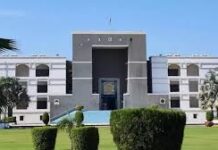 Gujarat High Court Slams AMC:ભદ્રના પાથરણાવાળાની મોટી જીત: હાઈકોર્ટે AMCને 21 માર્ચ સુધીમાં 586 ફેરિયાઓને પુનઃસ્થાપિત કરવા આદેશ આપ્યો Gujarat High Court