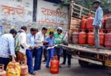 Nationwide LPG Crisis: દેશભરમાં LPGનો હાહાકાર: ઈરાન-ઈઝરાયેલ યુદ્ધની અસર, સિલિન્ડર માટે એજન્સીઓ પર 3 વાગ્યાથી લાંબી લાઈનો Nationwide LPG Crisis