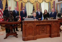 Trump’s 7-Day Ultimatum: ટ્રમ્પ પાસે ઈરાન યુદ્ધ માટે માત્ર 7 દિવસ, જો 1 મે પહેલા સંસદની મંજૂરી નહીં મળે તો મુશ્કેલી વધશે, પોતાની જ પાર્ટીના 10 સાંસદો વિરોધમાં Trump’s 7-Day Ultimatum