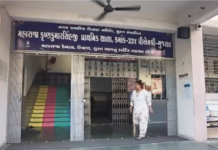 Surat’s Education Revolution: સુરતનું ‘શિક્ષણ મોડેલ’ સુપરહિટ સરકારી શાળામાં એડમિશન માટે વાલીઓના રાત ઉજાગરા, બૂટ-ચપ્પલની લાગી લાંબી લાઈનો! Surat’s Education Revolution