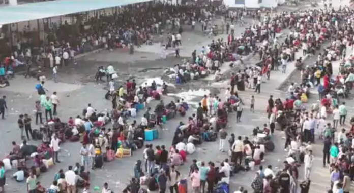 Chaos at Udhna Railway Station