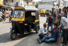 Midnight Horror in Jamnagar: રિક્ષાની લેતી-દેતીમાં લોહિયાળ ખેલ, યુવક પર જીવલેણ હુમલો કરી પત્નીને પણ રોડ પર ઢસડી Midnight Horror in Jamnagar