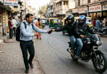 Ahmedabad Mobile Snatching: અમદાવાદના ભૂયંગદેવમાં ધોળા દિવસે ચીલઝડપ, રાહદારીના હાથમાંથી મોબાઈલ ઝૂંટવી બાઈક સવારો ફરાર Ahmedabad Mobile Snatching