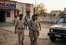 Major Crackdown in Kutch: કચ્છમાં ISISની વિચારધારા ફેલાવનાર શખસની ધરપકડ:SOGએ ભુજના લોડાઈથી ઝડપ્યો; ઇસ્લામિક યુદ્ધ, ખિલાફત તેમજ જિહાદ કરવા એકઠા થવાની પોસ્ટ મુકતો Major Crackdown in Kutch