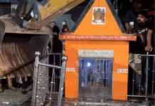 Midnight Demolition in Rajkot: રાજકોટમાં મધરાતે મંદિરો પર બુલડોઝર 8 હનુમાનજીની ડેરી સહિત 12 મંદિરો તોડી પડાયા, ભભૂક્યો જનરોષ! Midnight Demolition in Rajkot