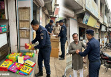 Godhra SOG Raid: ગોધરામાં પ્રતિબંધિત ‘ગ્લુ ટ્રેપ’ વેચતા વેપારીઓ પર SOGનો સપાટો, 336 નંગ ગુંદરવાળી જાળ સાથે 3 ઝડપાયા, BNS હેઠળ ગુનો દાખલ Godhra SOG Raid