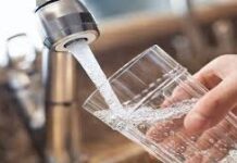 Water Crisis in Vadodara: વડોદરાના પૂર્વ વિસ્તારમાં પાણીનો કકળાટ, ૪ મહિનાથી ટીપું-ટીપું પાણી માટે વલખાં મારતા રહીશોનો વોર્ડ કચેરીએ હલ્લાબોલ Water Crisis in Vadodara