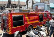Fire Alert: જામનગરમાં ત્રણ બત્તી પાસેના કોમર્શિયલ કોમ્પ્લેક્સમાં ભીષણ આગ, મીટર રૂમ સળગી ઉઠતા અફરાતફરી Fire Alert
