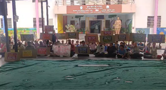 SURAT SCHOOL PROTEST