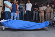 Medical Negligence Alleged in Surat: ડિંડોલીની હોસ્પિટલમાં ઓપરેશન બાદ દર્દીનું મોત, પરિવારે તબીબ પર બેદરકારીનો આરોપ લગાવી મૃતદેહ સ્વીકારવાનો કર્યો ઇનકાર Medical Negligence Alleged in Surat