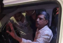 Drunk Surat ASI Hits BRTS Bus: સુરતમાં કાયદાના રક્ષક જ બન્યા ભક્ષક, નશામાં ધૂત ASIએ સ્વિફ્ટ કાર BRTS બસમાં ઠોકી, ગાડીમાંથી મળી દારૂની બોટલ અને વર્દી Drunk Surat ASI Hits BRTS Bus
