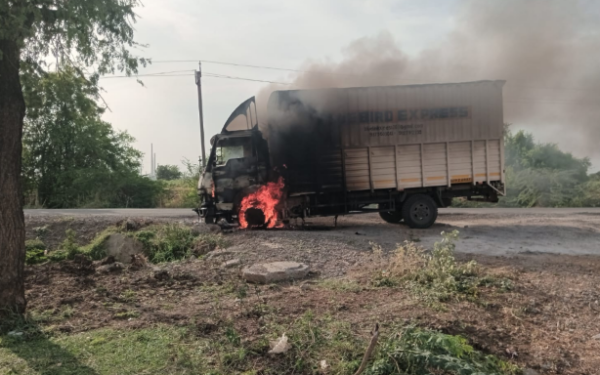 Fire in Eicher Tempo Cabin in Surat