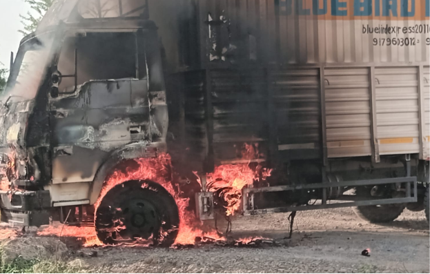 Fire in Eicher Tempo Cabin in Surat Fire in Eicher Tempo Cabin in Surat