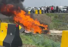 Dholera Car Crash Tragedy: ધોલેરા નજીક ભયાનક અકસ્માત, કાર પલટી ખાતા આગ લાગતા પત્ની અને 1 વર્ષના પુત્રનું જીવતા સળગી જવાથી કરુણ મોત Dholera Car Crash Tragedy