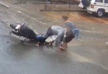 Junagadh Horror on Camera: જૂનાગઢ મનપાની ઘોર લાપરવાહી, વરસાદી પાણી ભરેલા ખાડામાં બાઈક સવાર દંપતી ખાબક્યું, લોહીલુહાણ હાલતમાં પતિના ગોથા ખાતા ભયાનક CCTV સામે આવ્યા Junagadh Horror on Camera