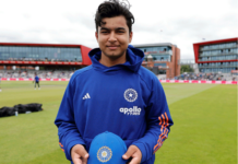 IND vs ENG: ૧૫ વર્ષના વૈભવ સૂર્યવંશીએ તોડ્યો સચિનનો રેકોર્ડ; ડેબ્યૂ કેપ મળતા જ આંખમાં આંસુ, ઇંગ્લેન્ડના કેપ્ટને જૂતાની દોરી બાંધી જીત્યું દિલ IND vs ENG