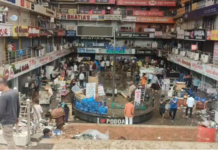 Lack of Response: સુરતના પોદાર માર્કેટમાં જળબંબાકાર: બે દિવસના વરસાદે વેપારીઓને આપ્યો ₹250 કરોડનો ફટકો Lack of Response