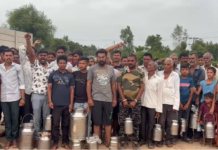 Protest at Shihora-Raniya Crossroads: શિહોરા-રાણીયા ચોકડી પર પશુપાલકોનો અનોખો વિરોધ: દૂધના ભાવ મુદ્દે બરોડા ડેરી સામે જંગ Protest at Shihora-Raniya Crossroads