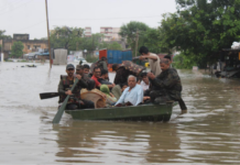 Golden Katar Division in Action: રાજોડા ગામમાં ભારતીય સેનાનું ઓપરેશન જારી: એમેઝોન ગોડાઉન પાસેથી ૪૦ કલાકથી ફસાયેલા ૮૨ લોકોનું સફળ રેસ્ક્યૂ Golden Katar Division in Action
