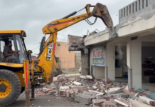 Jetpur Encroachment Drive: જેતપુરમાં નેશનલ હાઇવે ઓથોરિટીનું મોટું ડિમોલિશન અભિયાન, ગેરકાયદે દબાણો પર બુલડોઝર ફર્યું Jetpur Encroachment Drive
