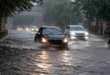 WeatherUpdate:દક્ષિણ ગુજરાતમાં મેઘરાજાનું રૌદ્ર સ્વરૂપ: સુરતમાં બે કલાકમાં બે ઇંચ ખાબકતા જળબંબાકાર, નવસારીમાં કાવેરી નદી બે કાંઠે વહેતા મહાદેવ મંદિર ડૂબ્યું