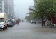 Gujarat Rains: ગુજરાતમાં મેઘતાંડવ: વલસાડના ઉમરગામમાં ૩૬ ઇંચ વરસાદથી ત્રાહિમામ્, અમદાવાદ-સુરત પાણી-પાણી; ૩ જિલ્લામાં રેડ એલર્ટ