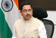 Government Yields to Protests: શિક્ષણ મંત્રી ધર્મેન્દ્ર પ્રધાને રાજીનામું આપ્યું, પ્રહ્લાદ જોશીને સોંપાયો ચાર્જ, NEET પેપર લીક વિવાદમાં 36 દિવસના આંદોલન બાદ મોટો નિર્ણય Government Yields to Protests