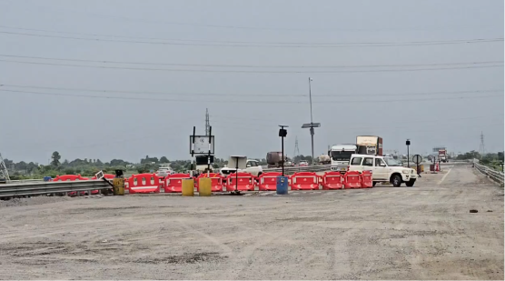 Gujarat-Surat Expressway Blocked